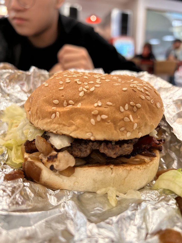 Five Guys - American Dream Mall