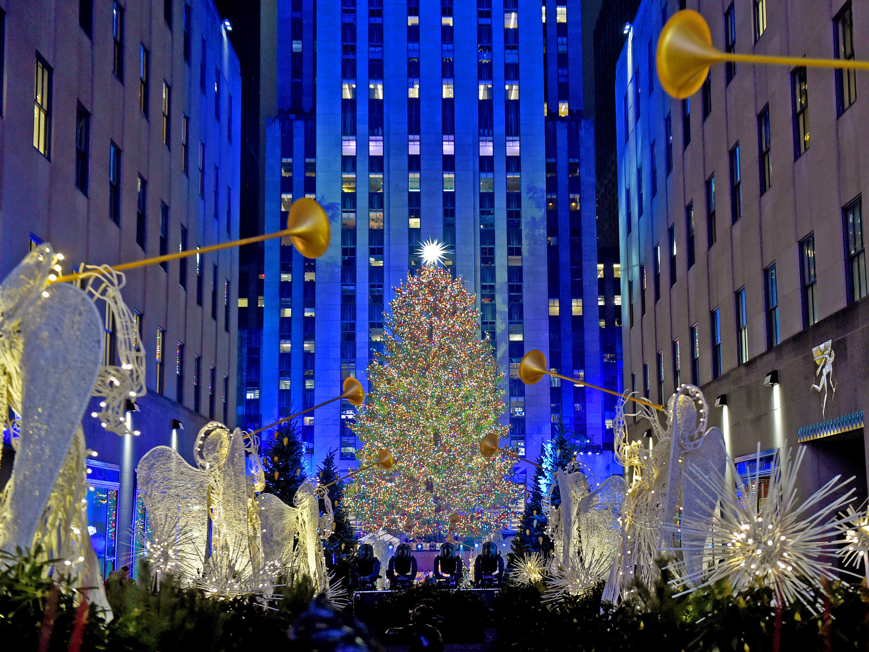 Christmas Lights of New York City: An Illustrated Presentation
