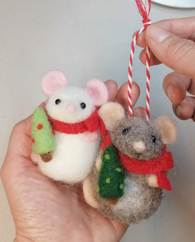 Learn how to needle felt a mouse.