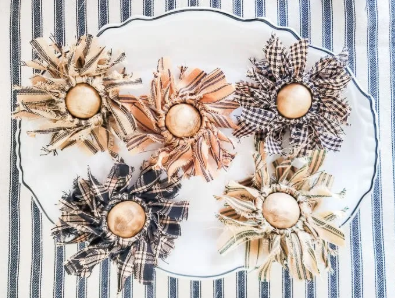 (R) Hackensack Creates...Mini Fabric and Wood Bead Sunflowers