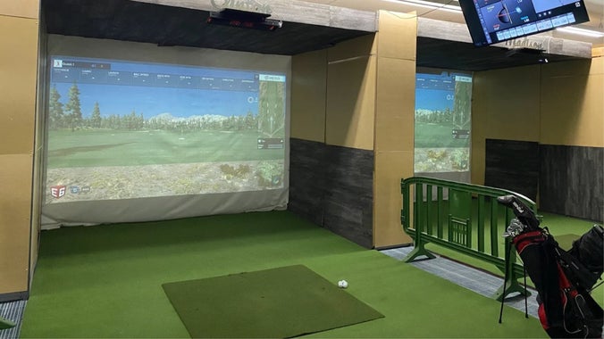 Golf Simulator in A Group ⛳